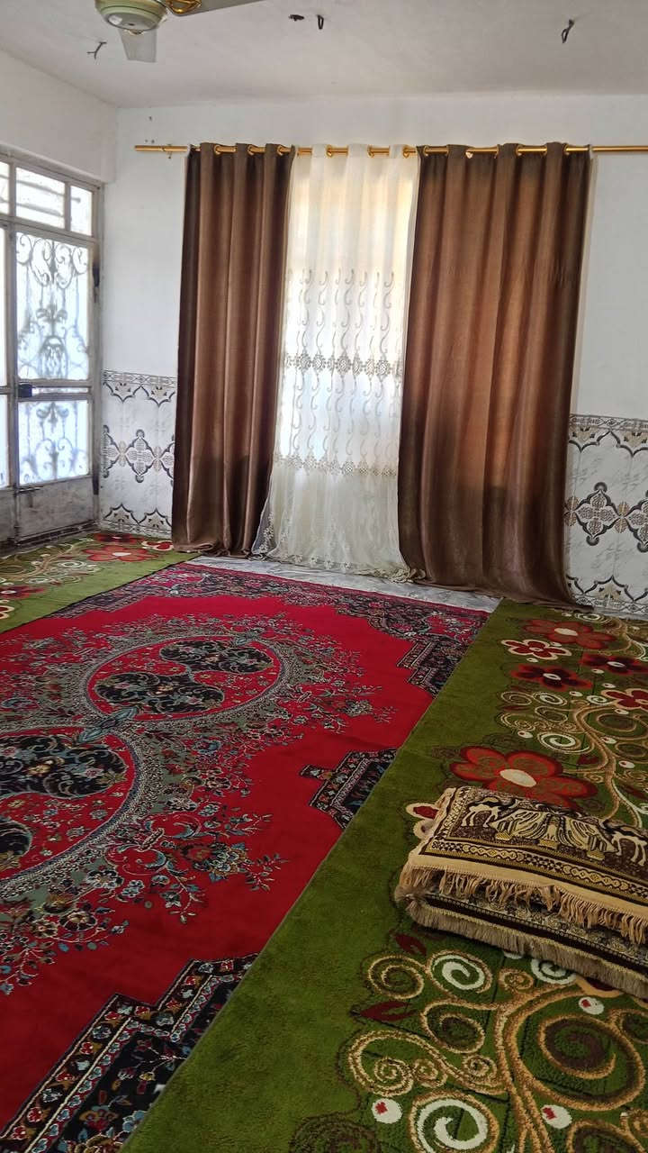 السلام عليكم بيت للبيت عل مشروع مال مراسمه قرب جامع الرقيب مساحه البيت هوه والقطعه 345 سنه البناء 2016
الواجهيه 14ونص والنزال 24
البيت بي غرف ثنين 
نقصه بس ستاره وتطبيك كاشي للغرفتين 
للاستفسار 
‏‪0784 140 5715‬‏
