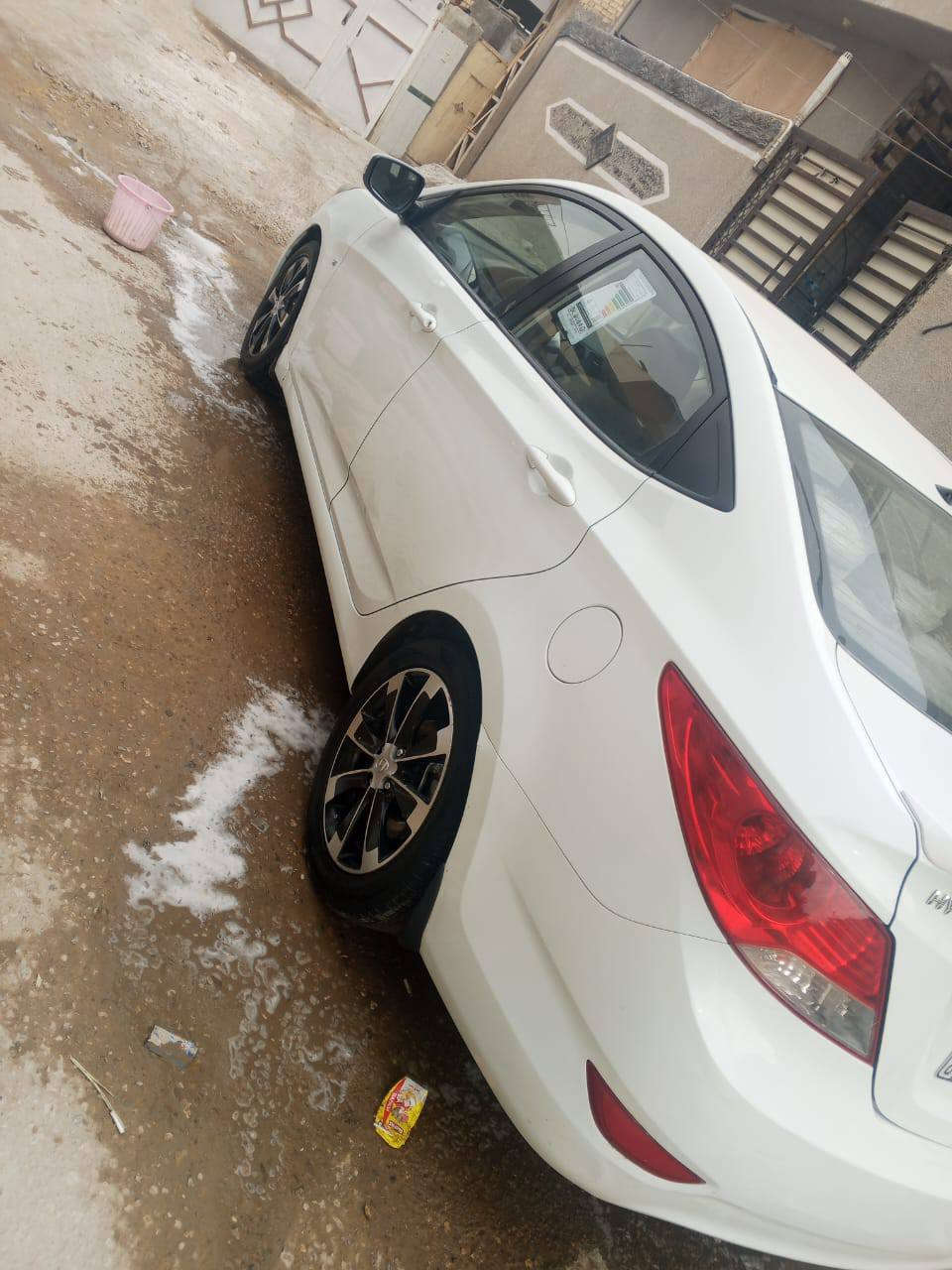 السلام عليكم
للبيع هونداي اكسنت موديل 2011 بلو رقم بغداد النموذجي الجديد بسمي سنويه مدفوعه ال 2030 هزه جديده 
فو موصفات محرك 1600
فتحه أربعة دسك شاشه وكامره ABS خمس ويل كب وكشاف 
خمس تجوي تجوه في كشن السائق سويج شخاطه 
مكفوله من الصبغ والضربة والفتح والتبديل فقط باب السائق مرشوش اثر شخوط بدون ضربه 
كير محرك حداديه كهربايات تبريد وتدفه جاهزات 
إطارات وبطاريه جدد 
سعر البيع95ورقه 
مكان السياره بالحله
***********
