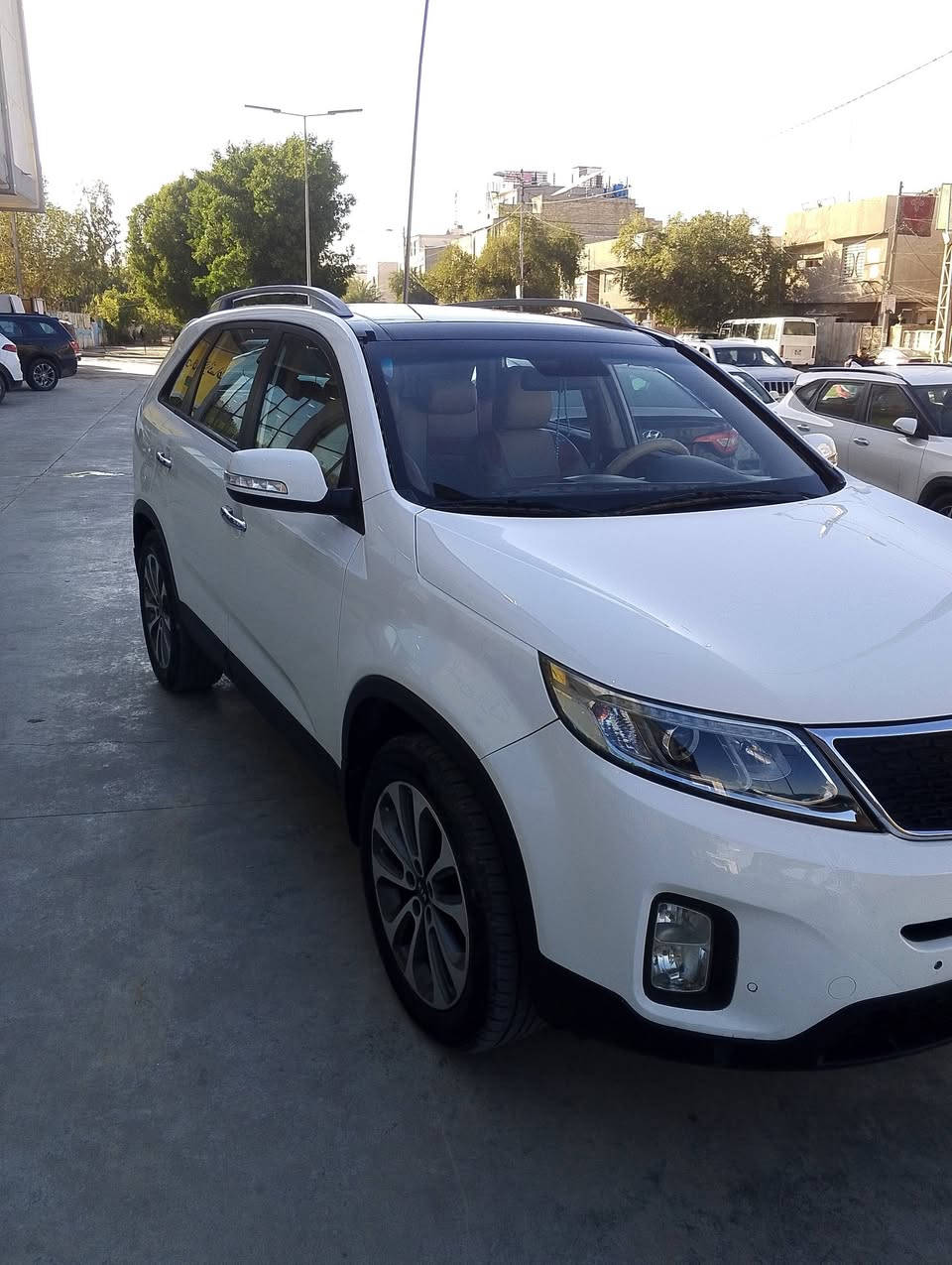 السلام عليكم سورنتو موديل 2014 شكل ال 15 سياره فول واحد على واحد خليجيه مقفوله كفاله عامه رقم بغداد مواصفات السياره سبعه راكب 6 سلندر بصمه بانوراما سياره جديده وخيره من الله مكان السياره البياع السعر 185رقم ***********
