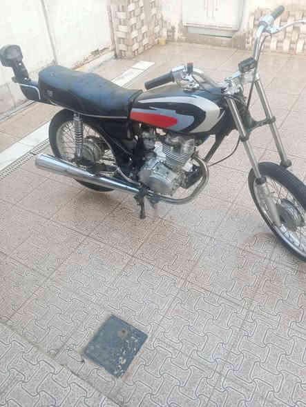 دراجه للبيع كلك شاصي 15 ومحرك 22 مفتوح  إدراجه اصلي شلامجه سعرها 375 وبيها قليل كلش  مكاني شطره  
*********** خاص مقفول
