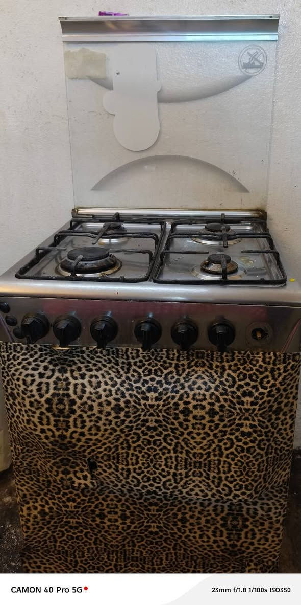 سلام عليكم طباخ للبيع 70 وبيه مجال للطيبين ملاحظه بس جاميه جوى طاكه ***********
