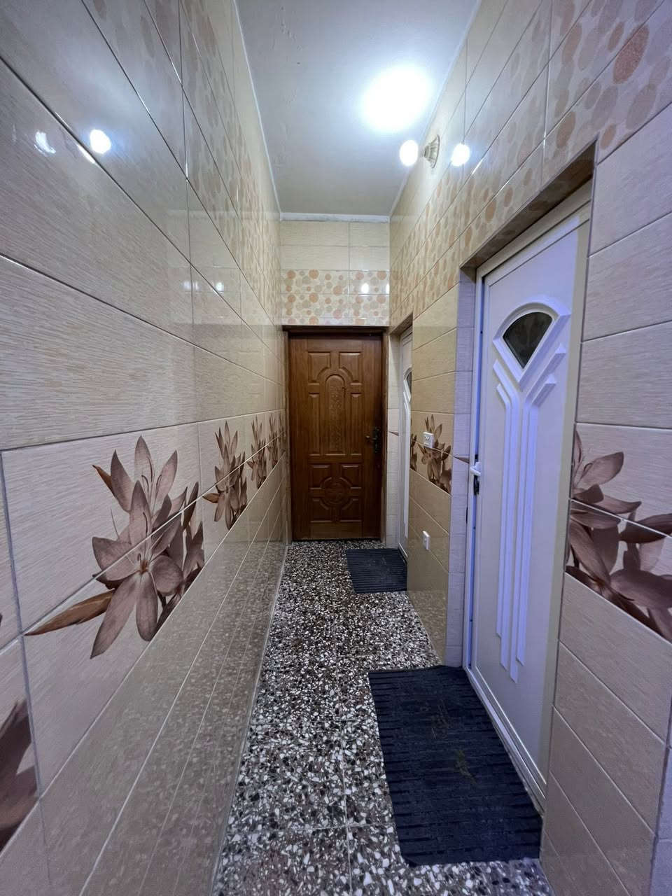 السلام عليكم
بيت للبيع
تفاصيل البيت 
طابقين 
يتكون الطابق الاول من
استقبال ومطبخ حراري وصاله وغرفة نوم
مع حمامات كامله
الطابق الثاني غرفتين نوم وحمام وصاله
وبيتونه وسطحين
البيت بناء درجة اولى مثل ما معروض كدامكم 
العنوان :
اربع شوارع خلف ازياء عبود 
كاع حجي جعفر طابو زراعي سند 25 
السعر 180 وقابل للتفاوض 
 🔴 للاستفسار على الرقم 
اتصال او واتساب 

‭0771 719 9418‬
