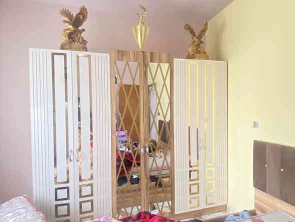 السلام عليكم غرفه نوم تركي للبيع استعمال قليل السعر 475 العنوان بغداد تقاطع درويش الاعلام متواجد فقط عل خط ***********
