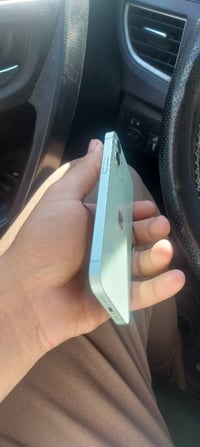 ايفون ١٢ عادي ذاكره ١٢٨  بطاريه ٧٦  كلش نضيف  جهاز وتر بروف كامل ملحقا...