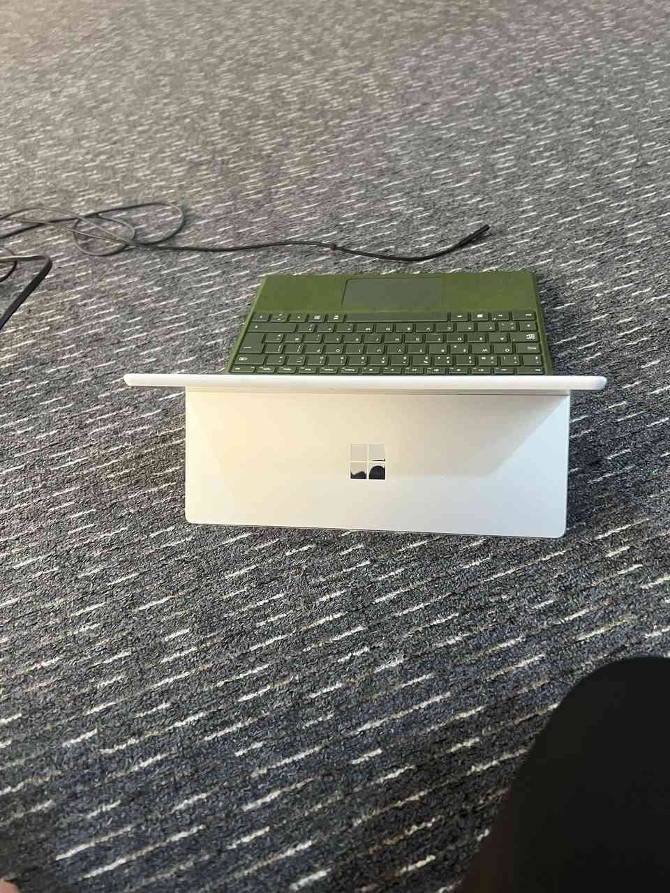 بيع فقط
سيرفس برو x
13.3 2k ips لمس ينفصل 
معالج sql1 سناب دراغون 
رام ٨ غيغا 
هارد 128 و قابل للزياده 
المواصفات 
Face ID 
بطارية يدوم ٨ ساعات 
كيبورد ينفصل 
٢ كاميرا 720 HD خلفي و امامي 
 مكان تبديل الهارد دون فتح الجهاز 
و بعد … 
بيع فقط  
السعر ٥٠٠ الف


**إذا كنت صاحب هذا الإعلان وتريد حذفه لأي سبب، رجاءا أرسل رسالة إلى الدعم الفني**