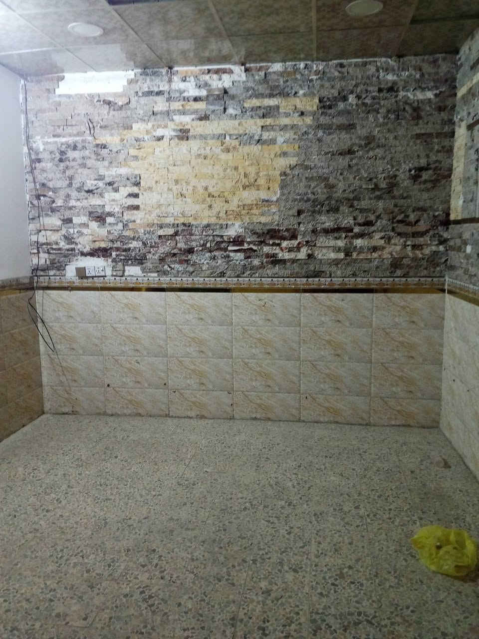 #دار100م_للايجار_شارع_المطار_القديم_قرب_مجمع_الكوثر 
غرفتين وصاله ومطبخ وحمام استقبال 
دار قريب من شارع دار نضيف عايز فقط غسل 
السعر ٢٠٠ الف قفل مقدمه شهرين ٤٠٠ 
***********
