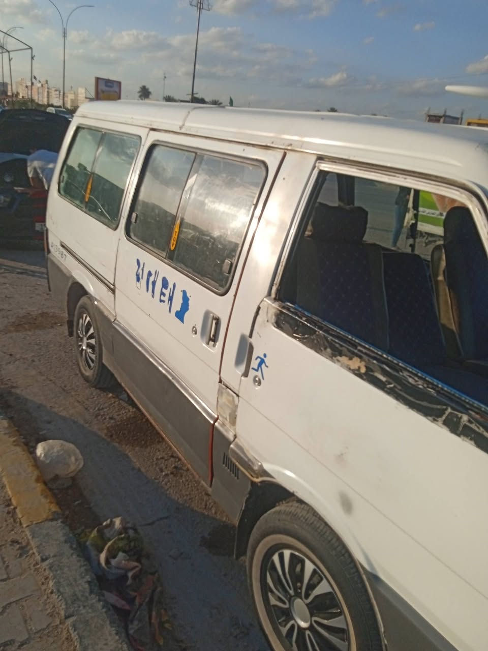 السلام عليكم اخوان سياره للبيع بس تحملهم رقم انجليزي سعر مالتها 32 وبيها مجال وهذا رقم تليفوني مكانه بابل القاسم *********** شرط جير ومكينه حداديه تخم تاير مشروطات
