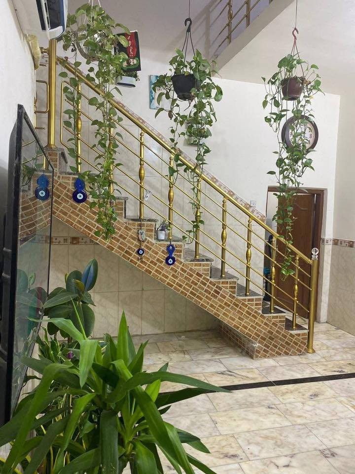 دار للبيع
كفاءات حي الوحدة مساحة ١٥٠م مطلوب مبادرة المصرف العقاري
الواجهة ٧ ونص والنزال ٢٠ 
الطابق الاول : مطبخ واستقبال وهول داخلي وغرفه نوم وصحيات ٢ منعزلات 
الطابق الثاني : غرفه نوم وصحيات وهول داخلي وسطح فارغ يصلح مستقبلا غرفتين اضافيات
للاستفسار :
***********
***********
