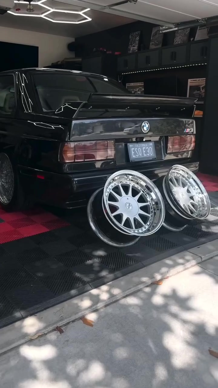 These Hartge CS wheels 😍

Owner : eurotendencies 

#bmwe30m3 
#hartge 
#bmwe30 
#reels 
#fyp


**إذا كنت صاحب هذا الإعلان وتريد حذفه لأي سبب، رجاءا أرسل رسالة إلى الدعم الفني**