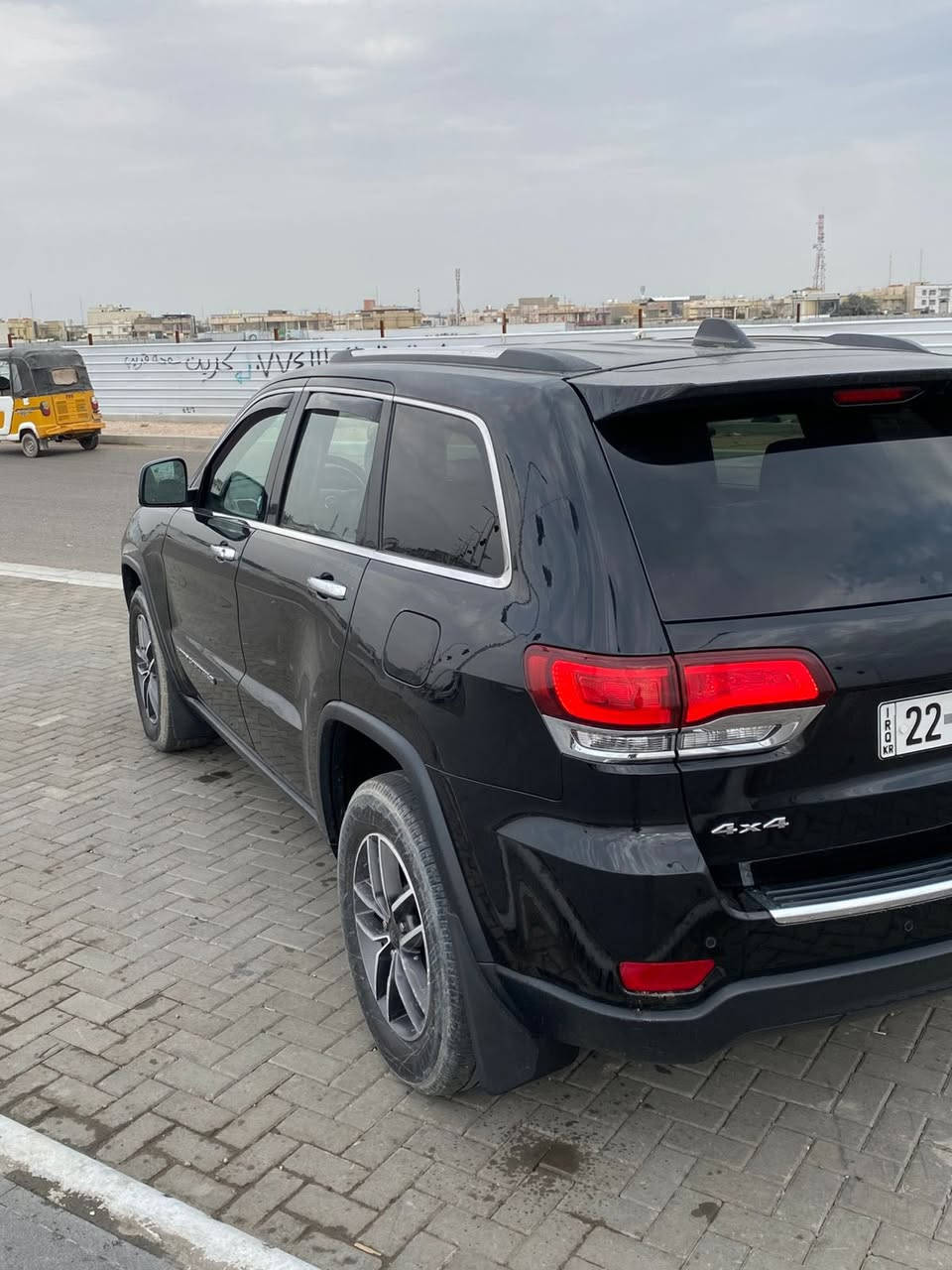 السلام عليكم جيب مديل 2022 اصل حادثه جانبي بيبان ثنين بدون دواخل ولباقي كفاله عامه مكينه وكير وتبريد وحداديه واكسل مكفولات وعلى وضع شركه مكينه 3600 سياره ماشيه 18 ميل خت زيرو سياره فول موصفات سياره كلش جديده وعلى وضع شركه رقم ربيل سنويه 2030 تنتهي بسم شخص تحويل لو وكاله حاضر مكاني بصره *********** ملاحضه انه مكالف بل نشره وهاذ رقم رعيه
