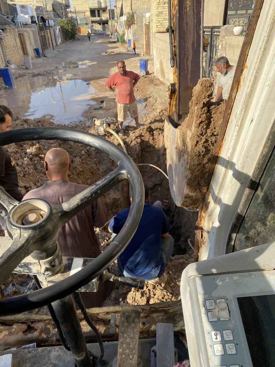 أسلام عليكم لبهير حجم 900 موديل 1998 ميكانيك رقم سليمانيه حفاره جاهزه محرك مضخه كنترول دوران كير كله جديد نقار مسس بلاد كير 4 نمر جاهزه خير من الله عنوان بغداد ***********
