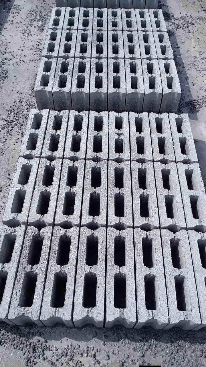 يوجد لدينا بلوك توصيل داخل الفلوجه بسعار تنافسيه قياس 20 530الف واصل لباب بيتك   قياس 15 490الف واصل لباب بيتك  قياس 12 450الف  واصل لباب بيتك بل كرين داخل الفلوجه 
***********
