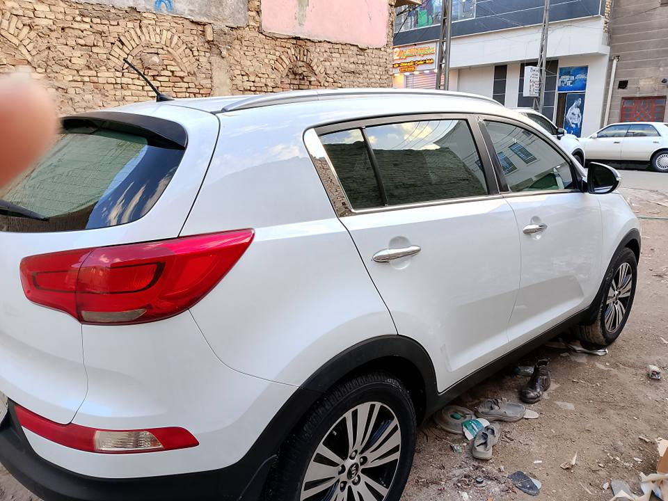 السلام عليكم 
لبيع كيا سبوتج 2015 رقم اربيل وكاله عامه باسمي تريد تحويل او وكاله مجانيه 
سياره مواصفات حلوة وجيده محرك مكفول حداديه تخم تاير مع 5 ويل كب 
سياره مكفوله كفاله عامه وماتعبانه جانت واكفه 5 سنوات 
السعر 161 وبيه مجال 
عنواني البصرة الجمهوريه 
استفسار ***********
*********** وات ساب البصرة, العراق
