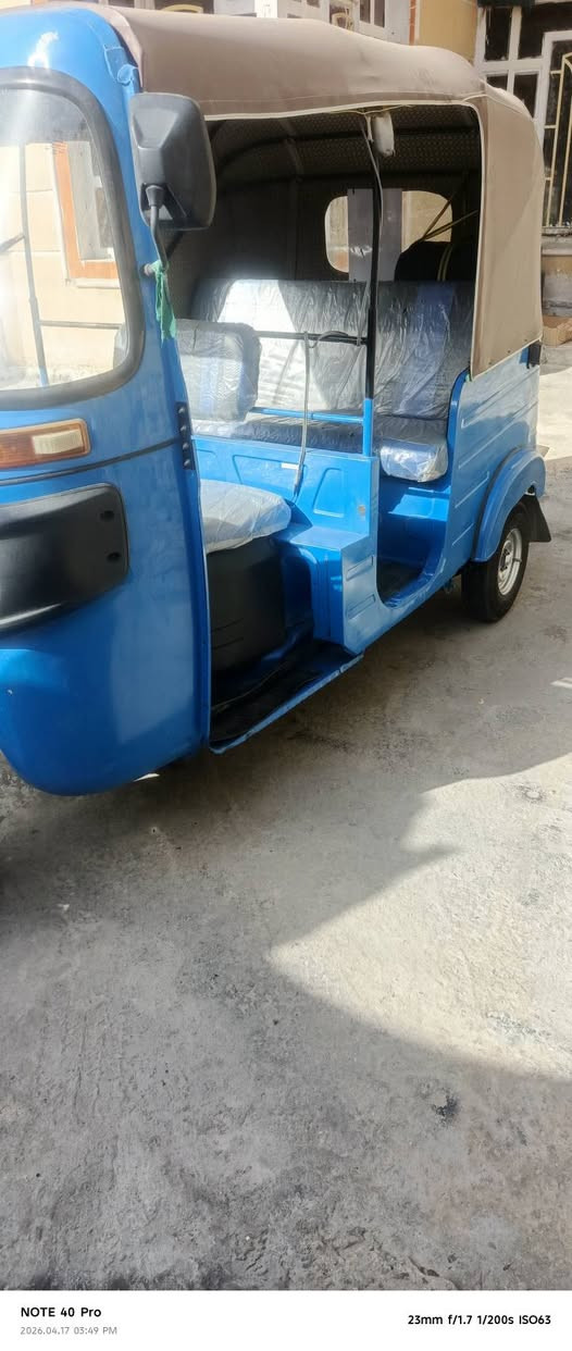 السلام عليكم تكتك للبيع مديل 20بيه طخه بل لغد ومصبوغ دوس معمره مكينه جديده تخم تاير كسل جديد كهربايات كله شغاله ما معوزه شي ***********
