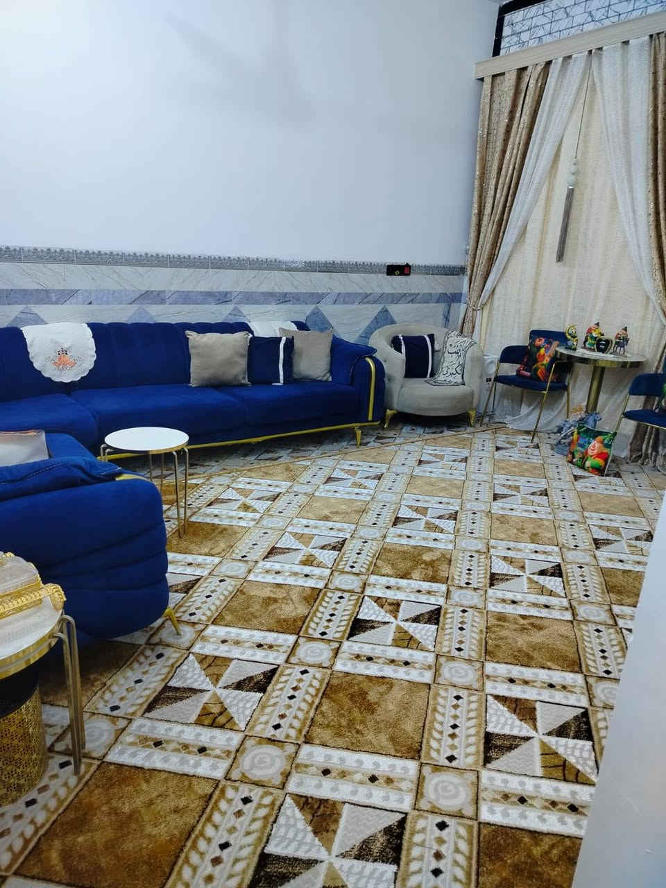 بيت زراعي مكانه حي الحسين الجديد قرب جسر الناظم مساحة 120 متر
البيت متكون من غرفتين غرفه فوك وغرفه جوه صاله و مطبخ واستقبال وحمام وتواليت خارجي الرقم مكلف بالنشر ***********
