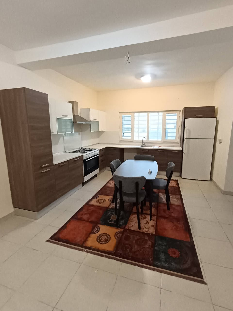 بيت للإيجار في أربيل مجمع أتلانتيك الأمريكي 
٢٠٠ متر طابقين 
٤ غرف نوم صالة أستقبال مطبخ صحيات حديقه و كراج 
للاستفسار
***********
***********
