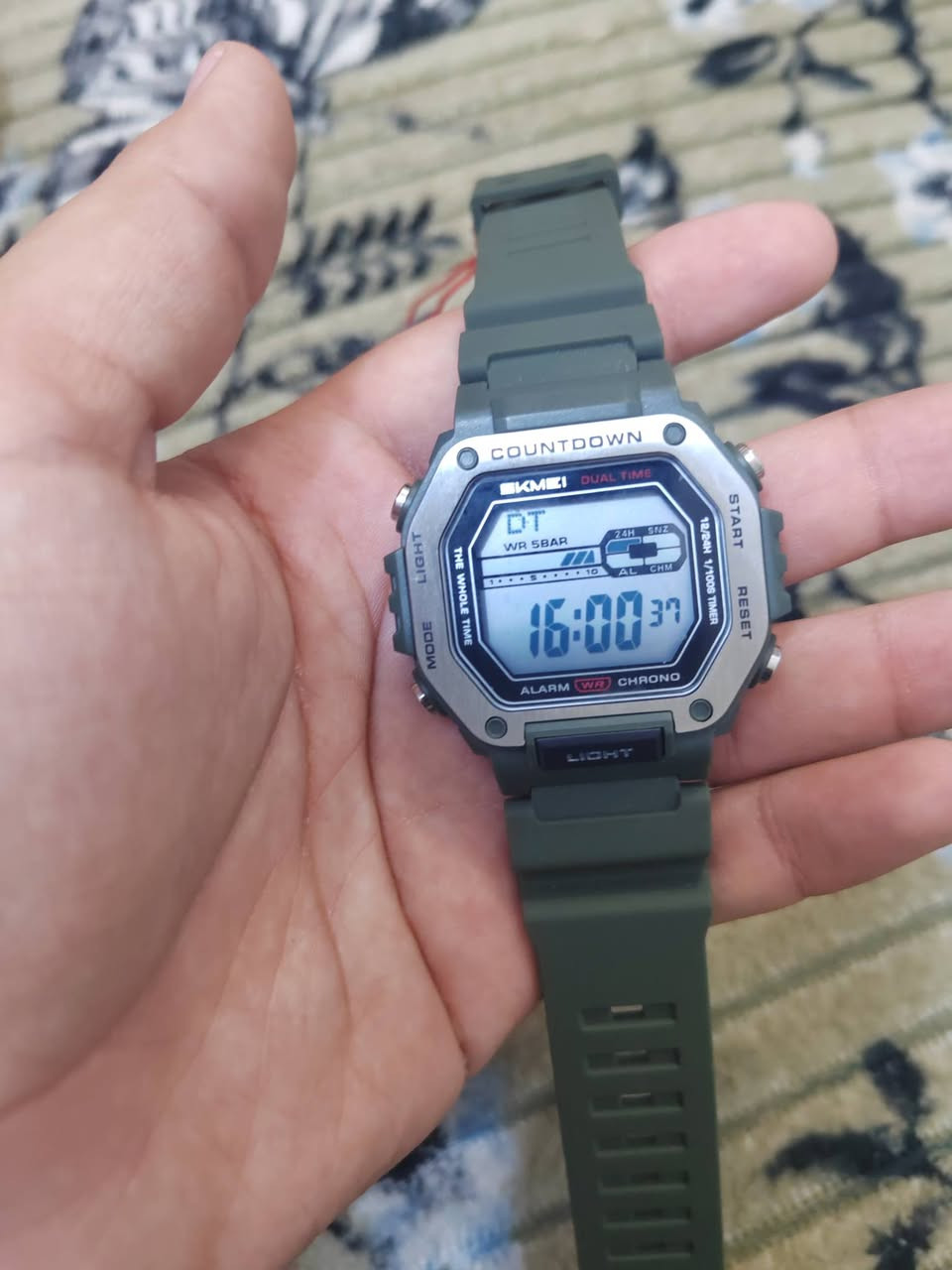 السلام عليكم
الي يريد يبدي مشروع ساعات او هاوي ساعات
هاي الساعات تنباع شلع السعر 400 الف قفل
العدد 40 قطع
دزاينات مختلفة
يعني حتى الي جملتة 25 حسبته 10 شي يشيل شي
*********** واتساب
اخوان ما ابيع مفرد والي يريد مفرد القطع تنباع بأسعار المفرد
