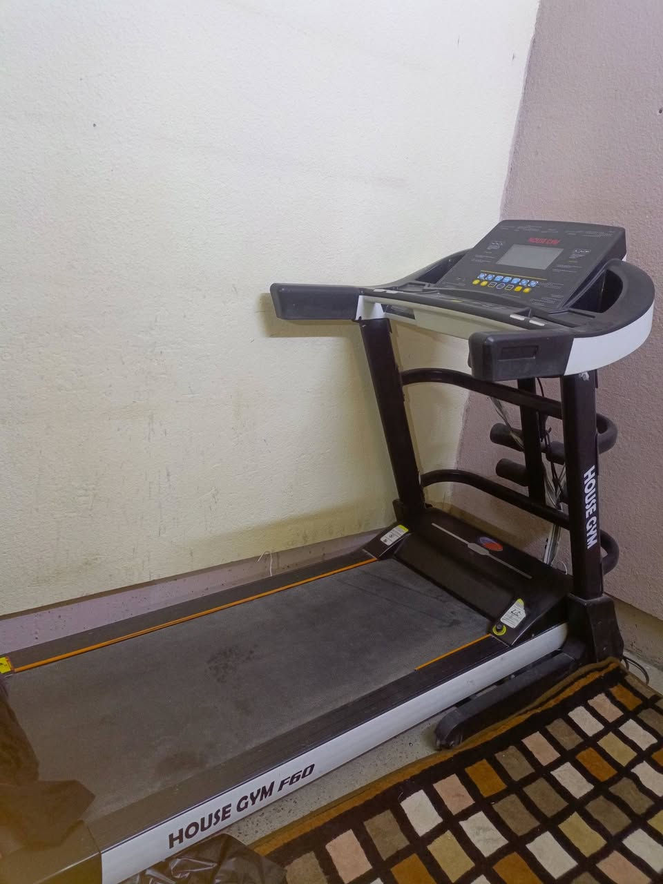 السلام عليكم اهلنا الطيبين جهاز كارديو ركض للبيع جهاز نضيف ممستعمل هواي سعر 325وبي مجالل
الاستفسارات:***********
