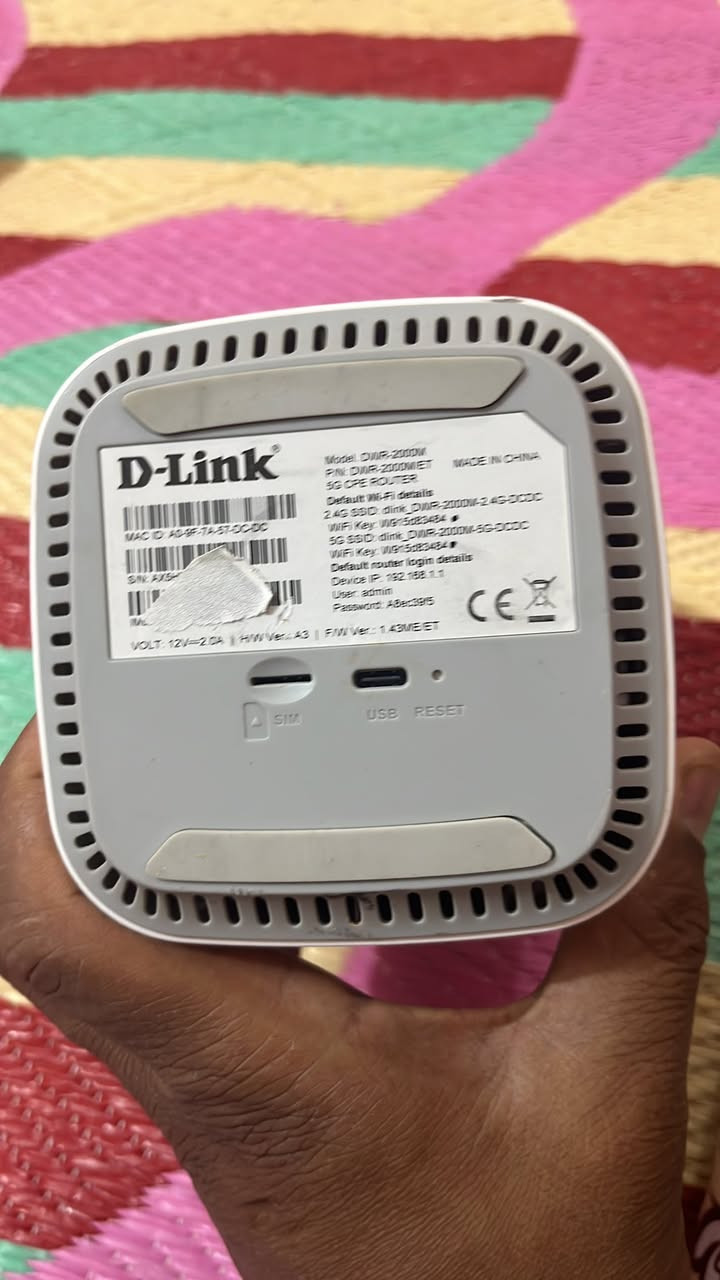 راوتر D-Link DWR-2000M 5G، ويتميز بتصميم عمودي أبيض مع مؤشرات LED أمامية للحالة
*********** جوكر سيم كارت
