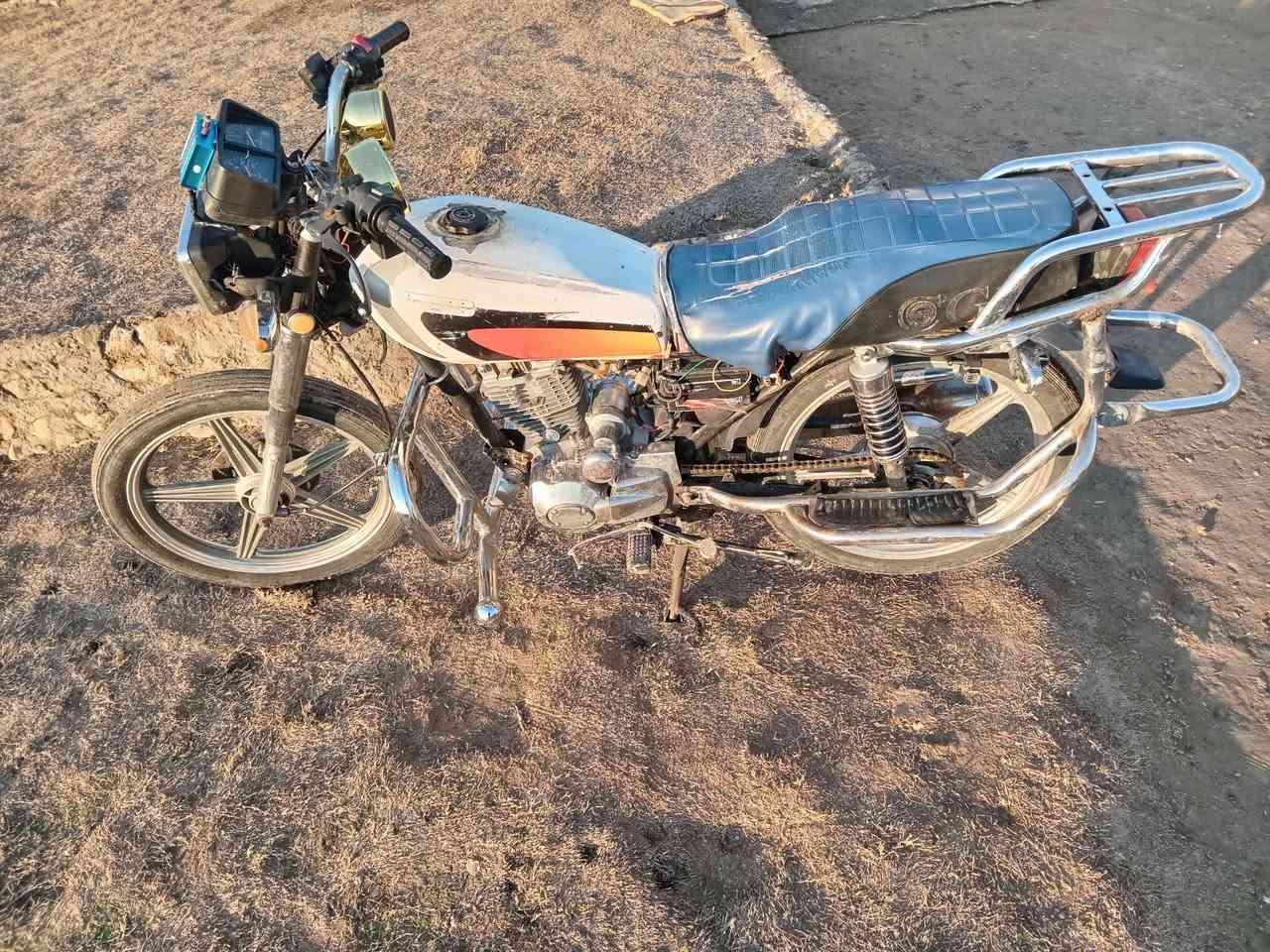 ماطور للبيع خمسه كير نضيف كلشي بي شغال اي استفسار مراسلة الصفحه او الاتصال على الرقم   
***********
