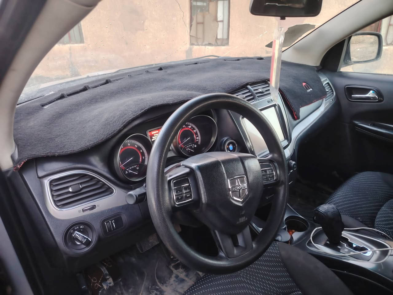 دوج جورني 2014 7راكب فول بصمه مكينه 2400 نضيفه كير نضيف حداديه تخم تاير ضربته خفيفه بس دعاميه اماميه السعر 120
***********
