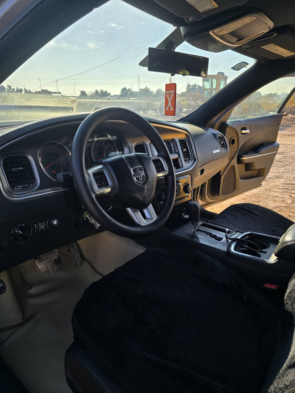 السلام عليكم جارجر ٢٠١٣ رقم ذي قار انكليزي بأسمي تريد تحويل تريد وكاله حادثها جاملج وبنيد بدون دواخل تخم تاير جديد ولا سفره طالع بي كير مكينه حداديه كله جديد وهذا رقمي اتصل وانه خادم ***********
