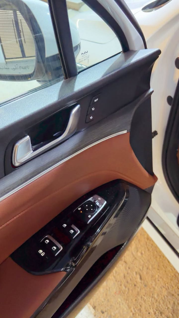 كيا كي فايف 2024  (vip مواصفات خاصه) 

قليل منها السياره كلها بيانو بلاك 

داخل جلد مشمشي مع صاج رصاصي 

اعلى فئه بشركة نيم فول 1/1 
ماشيه 57000الف كيلو  وبل ضمان 
خليجي كفاله عامه 
ضمان 5 سنوات شاشه 3 سنوات سيرفس 
سنه مجانا
محرك 2500 
مواصفات هوايه
بانوراما 
بصمه 
تشغيل عن بعد 
كشنات جلد مشمشي مميز 
كشنات كهرباء 
تدفئه تبريد بل مقاعد 
أناره داخليه لمس اوتو هولد ترحيب عن الاقتراب وعند إطفاء السياره انارة داخل يدات الأبواب الوان مع مود القيادة كامرات 5 رادارات جانبي امامي خلفي حساسات امامي خلفي شاشه تحذير عند اقتراب سياره أصوات تحذير مع تشغيل إشارة الجانبيه نقط عمياء تحذير تصادم عند فتح الباب توقف ذاتي مرايه قلاب فتح الصندوق عند الاقتراب صندوق كهرباء شفط كشنات حار بارد تشغيل عن بعد اطفاء عن بعد فتح وغلق الجام عن بعد مرايه وسطيه تعتيم مقاعد خزن كهرباء قفل الجام والأبواب من الداخل لسلامة الأطفال وبعد بيها 
السعر. 230$ وبيه مجال قليل بيع مستعجل 
مكان السياره بغداد الدوره ***********
