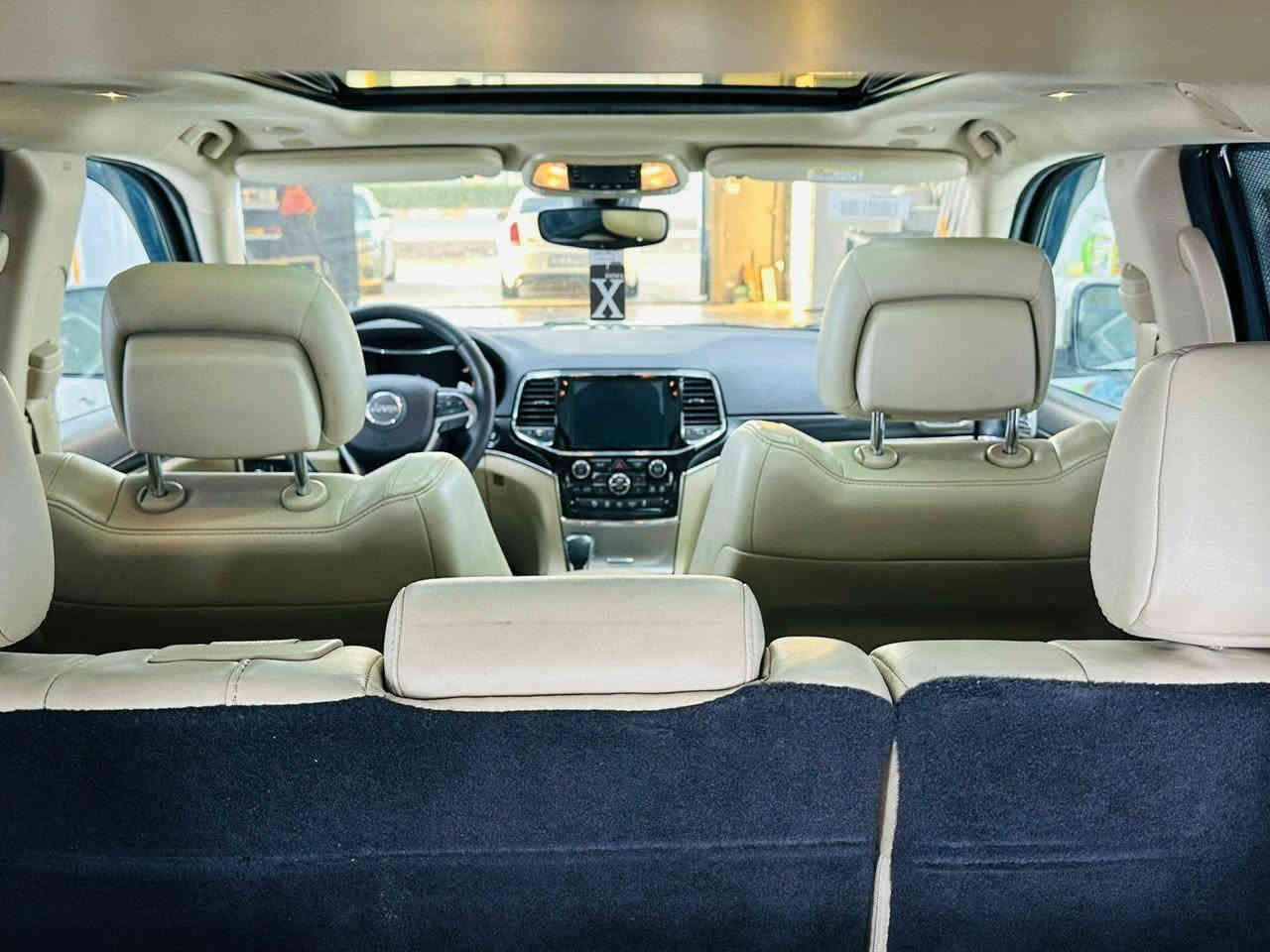 من رخصت الادمن
جيب للبيع ٢٠١٩ 
خليجي كفاله عامه
لمتتد فول الفول 
ماشيه ٨٨ حقيقي تراي صفر 
مكينه كير كلها ع وضع الشركه 
صدر امامي خلفي 
تخم تاير جديد 
مكان السياره الفلوجه الشراي يتصل ***********     سعرها   ٢٩٥ أو بيها مجال للطيبين
