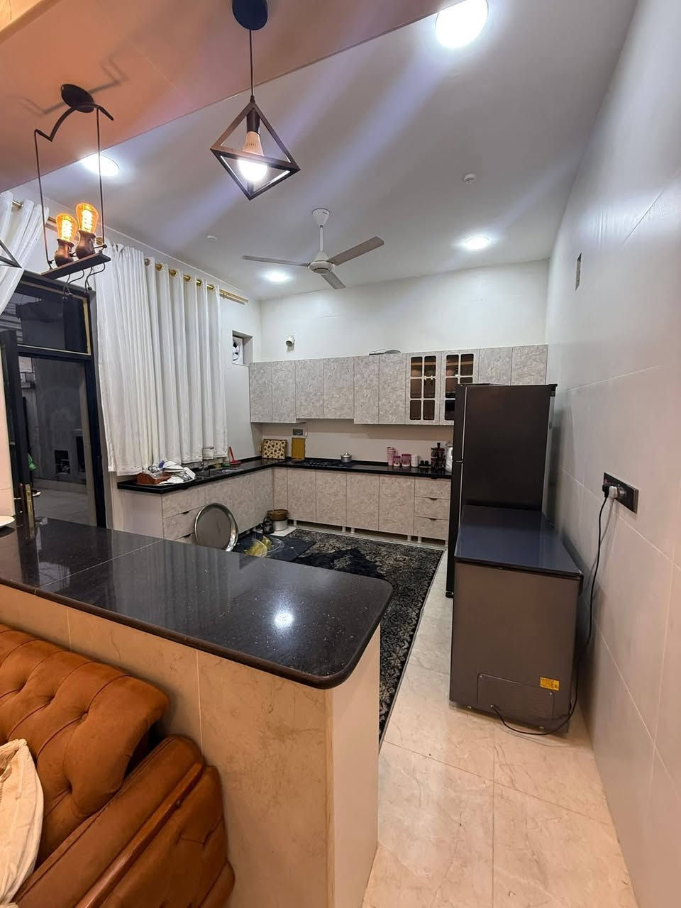 🏘️/ دار للبيع المساحة 200 م طابو صرف 

             الواجهة 11.10م / النزال 18 م 

🧱/ بناء حديث درجة اولى سنة 2025 ( نقص محجر الدرج فقط ) 

الطابق الاول / مطبخ . هول . صالة . غرفتين نوم . مجمع صحيات . گراج . صحيات خارجية 

الطابق الثاني / غرفتين نوم . هول . مجمع صحيات 

🌏الموقع / حلة حي الضباط الاولى قرب مدرسة الحلة الابتدائية للبنات قرب اسواق واثق
  ( عرض الشارع 15 متر قريب جداً من طريق حلة_ كربلاء )
⭕نستقبل جميع عروضكم السكنية والتجارية والزراعية
#لمعرفة_السعر مراسلة الصفحة أو مراجعة مكتب⬇️
#بشار_للعقار_والمقاولات بداية شارع الحسينية من جهة شارع 60
***********
***********
