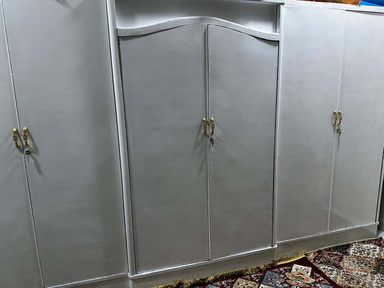 سلام عليكم غرفة نوم تزكام عراقي الجيل الاول اصلي الغرفه خير من الله نظافة شوفت عيونكم 
الكنتور 6باب +ملحق تعلاگه
الغرفه ضخمه بالحجم 
الصبغ درجه اوله لا يتكشط ولا شي 
مكاني :كربلاء
الرقم:***********
السعر:مليون وبيه مجال للشرايه معاجبتك لا تكسر بسعره التزكام العراقي اله رغابته وذواقته بالسوك 
لان ينام رغده بالقوه والمتانه
