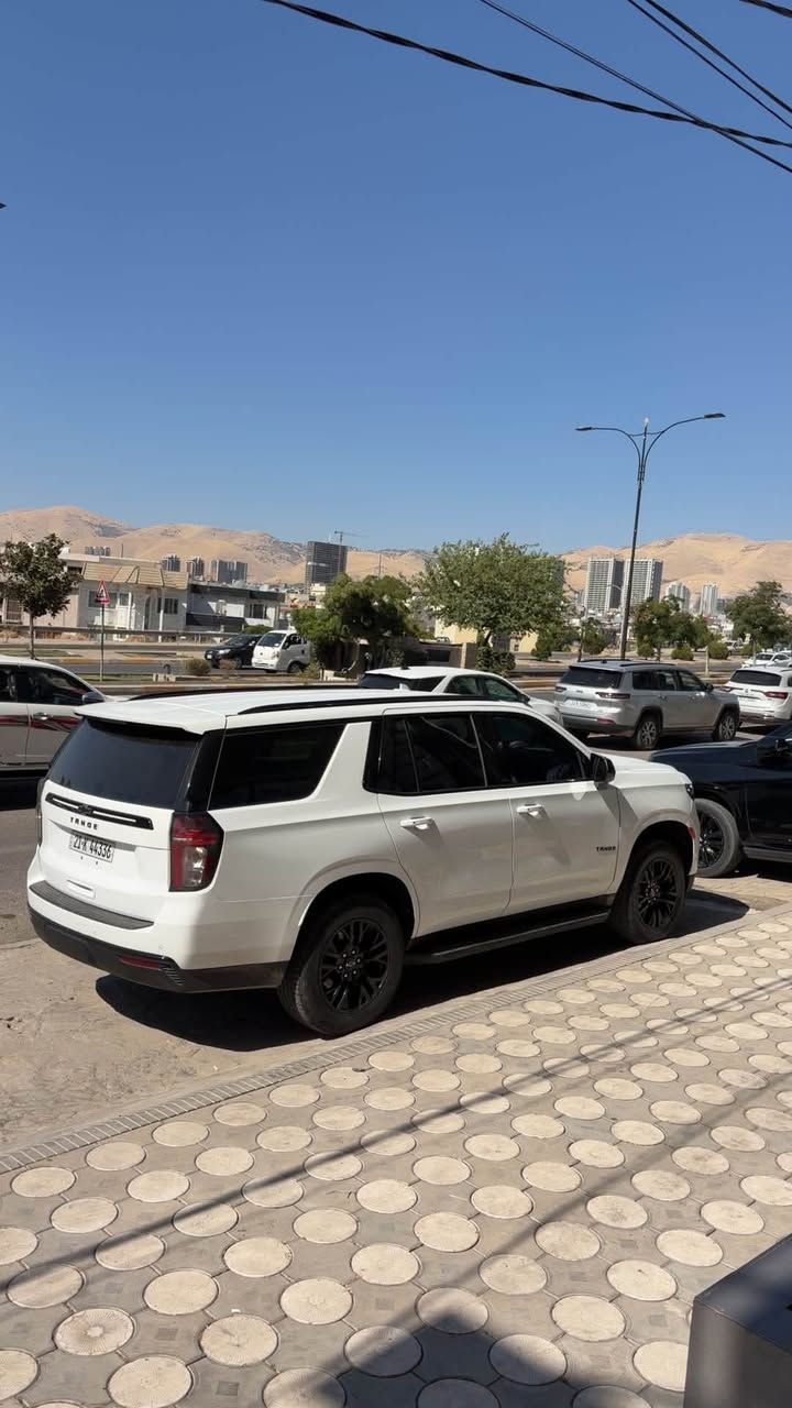سيارة تاهو موديل ٢٠٢٣ بوليسي
دبل اكسل 
ماشي ١٣ الف ميل
سيارة كلش جديد 
بيها جملغ و باب سكن صبغ
دينار مصرف مابيها كلها بالشرط
محرك ٥٣٠٠ المرغوب
تاقم تاير جديد 
كتاب تظليل ٪؜٨٠ عندها لحد نهاية شهر ١/٢٠٢٧
مكان السيارة سليمانية 
للتفاصيل ***********
385$
