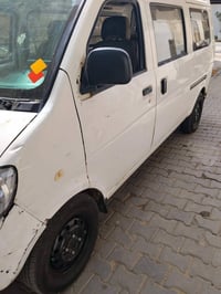 سيارة ليفان موديل ٢٠١٤ ١٠راكب رقم انكليزي مصفره هيئه وغرامات السعر ٢٣ ...