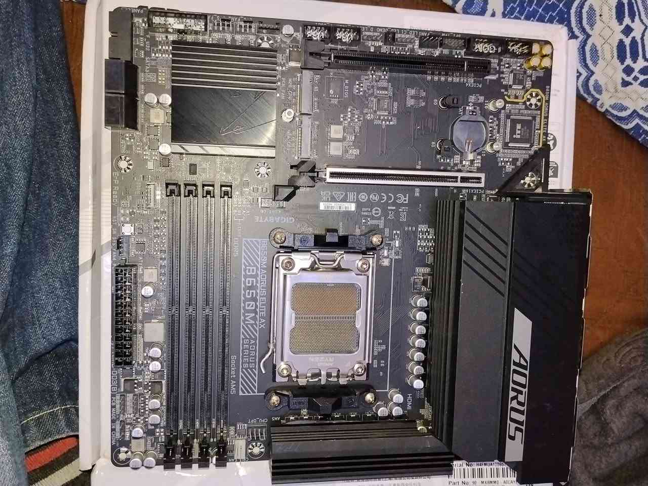 gigabyte b650m aorus elite ax
السعر 150 شرط الفحص اي اشكالية ترجع
*********** واتساب او اكتبلي تعليق اطبلك خاص
