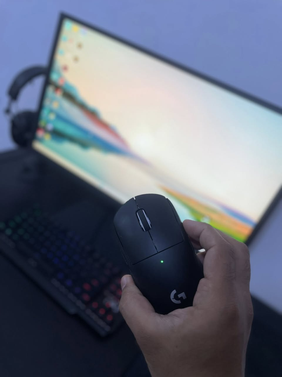 بيسي كامل مكمل عدا الميز
استخدام اقل الشهر وية البيسي هيدسيت هايبر كلاود ٢ وماوي لوجتك  gpro superlight 2 
ومايك فايفاين

مواصفات البيسي

•⁠  ⁠Processor: AMD Ryzen™️ 7 7800X3D Desktop Processor Try | SKU: 107945

•⁠Gpu: Nvidia Galax 2070s

•⁠Monitor: ZOWIE XL2546 TN 240Hz DyAc™ 24.5 inch

•⁠  ⁠Motherboard: Gigabyte B850 GAMING WIFI6, Motherboard | SKU: 109070

•⁠  ⁠Memory: TEAMGROUP T-Force Delta RGB DDR5 Ram 32GB (2x16GB) 6000MHz CL38 - White | SKU: 107670

•⁠  ⁠Storage A: WD Blue SN5100 1TB , 7100MB/s M.2 NVME , PCIe 4.0 | SKU: 109594

•⁠  ⁠Cooling System: Thermalright Aqua Elite 360 V6 Liquid CPU Cooler - Black | SKU: 109930

•⁠  ⁠Case: Xigmatek Aqua V Mid Tower Case - Black | SKU: 109880

•⁠  ⁠Operating System : Windows 11 Pro Original License Key | SKU: 107819


**إذا كنت صاحب هذا الإعلان وتريد حذفه لأي سبب، رجاءا أرسل رسالة إلى الدعم الفني**