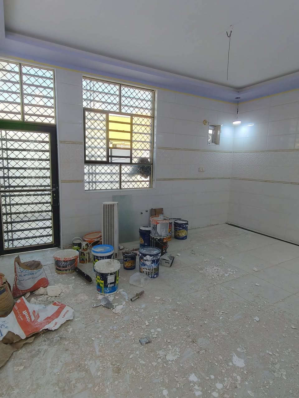 يا الله 150متر طابق ونص البيع طابو زراعي سند 25 بناء جناي شارع 12متر رصفه وتبيليط وناره ليله ماء كهرباء عنوان شارع الاصب عمود 335سعر البيت 73وبيه مجال ***********
