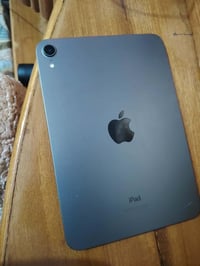 ايباد مني ٦ • مستخدم قليل • كامل الملحقات