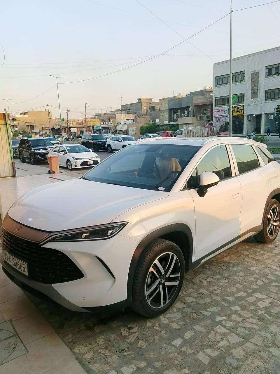 ​🚗 للبيع: بي واي دي سونج ال (BYD Song L) – زيرو بمعنى الكلمة!
السيارة جديدة جديدة بكل معنى الكلمة، شبه زيرو وماشية 400 كيلومتر فقط! نظافة تامة وبحالة الوكالة، ومجهزة بملحقات إضافية وجاهزة للاستلام فوراً.

​🔹 تفاصيل ومواصفات السيارة:

​الموديل والفئة: BYD Song L (فئة النص فول).

​الممشى: 400 كم فقط (بحالة الزيرو).

​الكراسي: الكرسي يجي تحكم كهرباء (كرسي واحد كهرباء الخاص بالسائق، وهو الميزة الأساسية بفئة النص فول مقارنة بالفول اللي يجي بيها اثنين).

​السقف: سقف بانوراما بالكامل.

​الكاميرات: نظام 4 كاميرات محيطية (رؤية 360 درجة) لكشف كامل زوايا السيارة.

​الشحن والملحقات: بالاضافة لملحقات الوكالة، تم شراء شاحنة جديدة إضافية قوية بقدرة 16 أمبير تشحن السيارة بكفاءة وسرعة عالية.

​الداخلية: صالون جلد فاخر بلون مميز (بيج/تان) وبحالة بلادها ولسه بأكياس الوكالة.

​💵 السعر:

​30,250 مليون عراقي 

​📞 للاستفسار والتواصل:

(***********)
