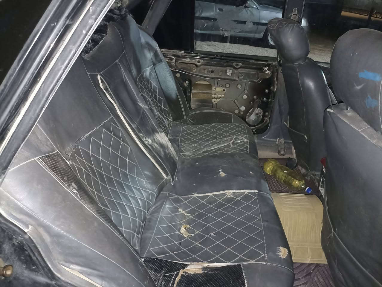 السلام عليكم سياره للبيع برنس فراشه موديل 1996
كير اوتماتيك كير ومحرك خير منالله صدر امامي خلفي جديد 
تخم تاير ويل نضيف داخل خارج نضيف نقص فقط البطانه مال  الباب الخلفي  محرك مفتوح  رقم انبار تحويل مباشر 
السعر 30 ورقه وبيهه مجال قليل لمو شراي ليكسر بحلال العالم 
موصله سعر السياره مكاني الرمادي السبعه كيلو مكلف بنشر هذا رقم صاحبهه وخابره ‏‪0790 494 1936‬‏
