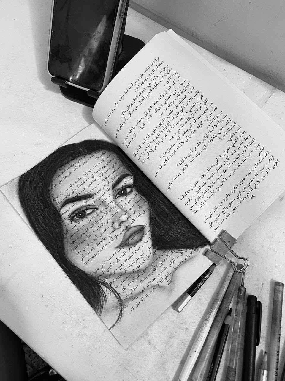 الرسم بالكتاب🧚‍♀️
عيون فحم ب ١٥
عيون ملون ب٢٥
وجه كامل ب 38

رسمه محفوضه باطار 🧚‍♀️
عيون فحم باطار حجم صغير ب 13 
عيون فحم باطار حجم وسط ب 19
عيون ملون باطار ب26
وجه باطار حجم صغير 34 
وجه باطار حجم وسط ب 43
وجه باطار حجم كبير ب 53

رسم داخل ضرف🧚‍♀️
الفحم ب 18 
الملون ب 28

رسم عيون بورقه  تنحفظ بالكفر ب 18 الفحم 
الملون ب 26

رسم عين وحده داخل تعليقه ب 11
الكتاب بدون رسم ب 7
تغليف هدايا مجاااني

توصيل ٥ لجميع المحافضات


**إذا كنت صاحب هذا الإعلان وتريد حذفه لأي سبب، رجاءا أرسل رسالة إلى الدعم الفني**