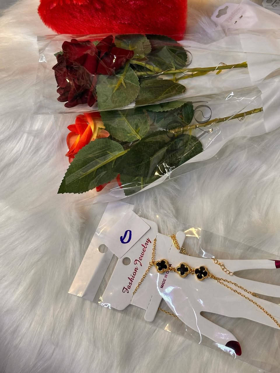 اكسسوارات  ضمان من كوزمتك هدى بيوتي
***********
