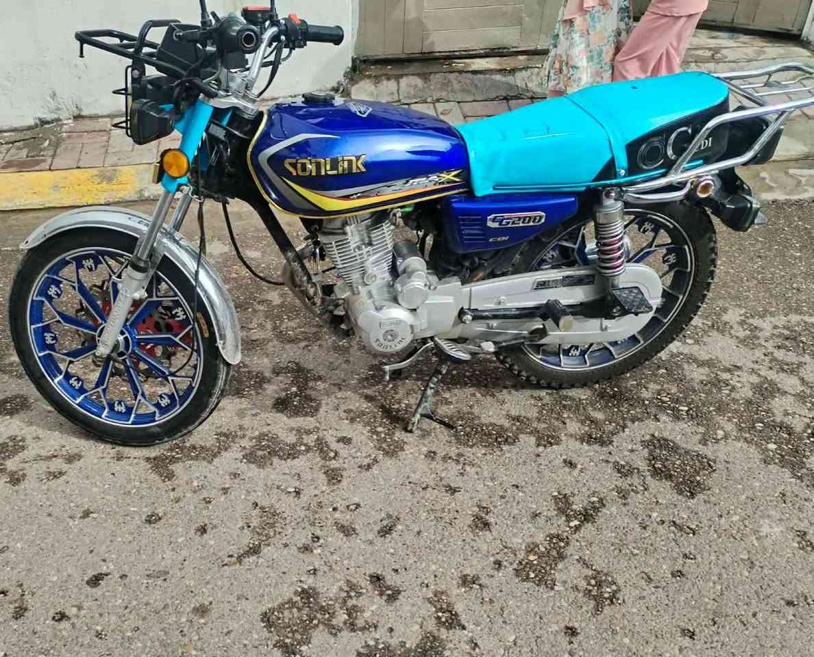 #للبيــع
سولنك ايراني موديل 25 اوراق منفيس بي محرك بلادي 200 مكانــه/تأمـيـم


**إذا كنت صاحب هذا الإعلان وتريد حذفه لأي سبب، رجاءا أرسل رسالة إلى الدعم الفني**