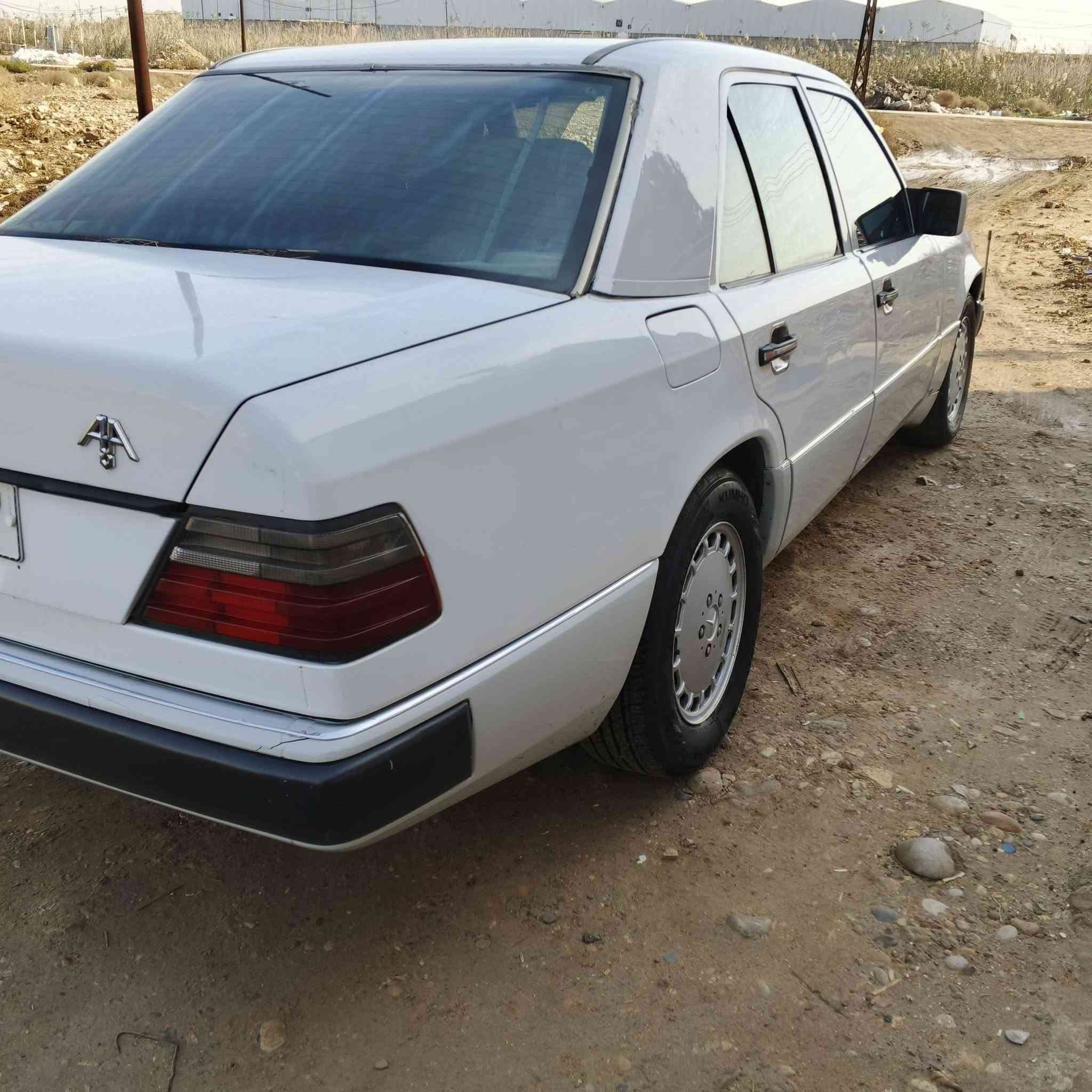 السلام عليكم ورحمه الله وبركاته 
مارسيدس دب موديل 1990 محرك بطه 2500
تبريد 
فتحه
برده خلفيه 
السونار مرفق مع الصور 
السعر 65 وبيها مجال بسيط
مكان السياره بغداد الراشدية 
***********
