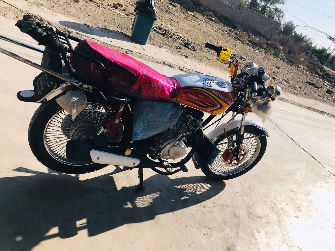 سلام عليكم
درجا تيكر موديل ٢٦ درجا كفلا عامه من الشخص  مثل ما موضح بل صوره النضافه  ولا غلطه اوراق كاملا  المكان تقاطع الساده يرهم مروس وبيع سعر 740وبيها مجال بسيط رقم الهاتف ***********
