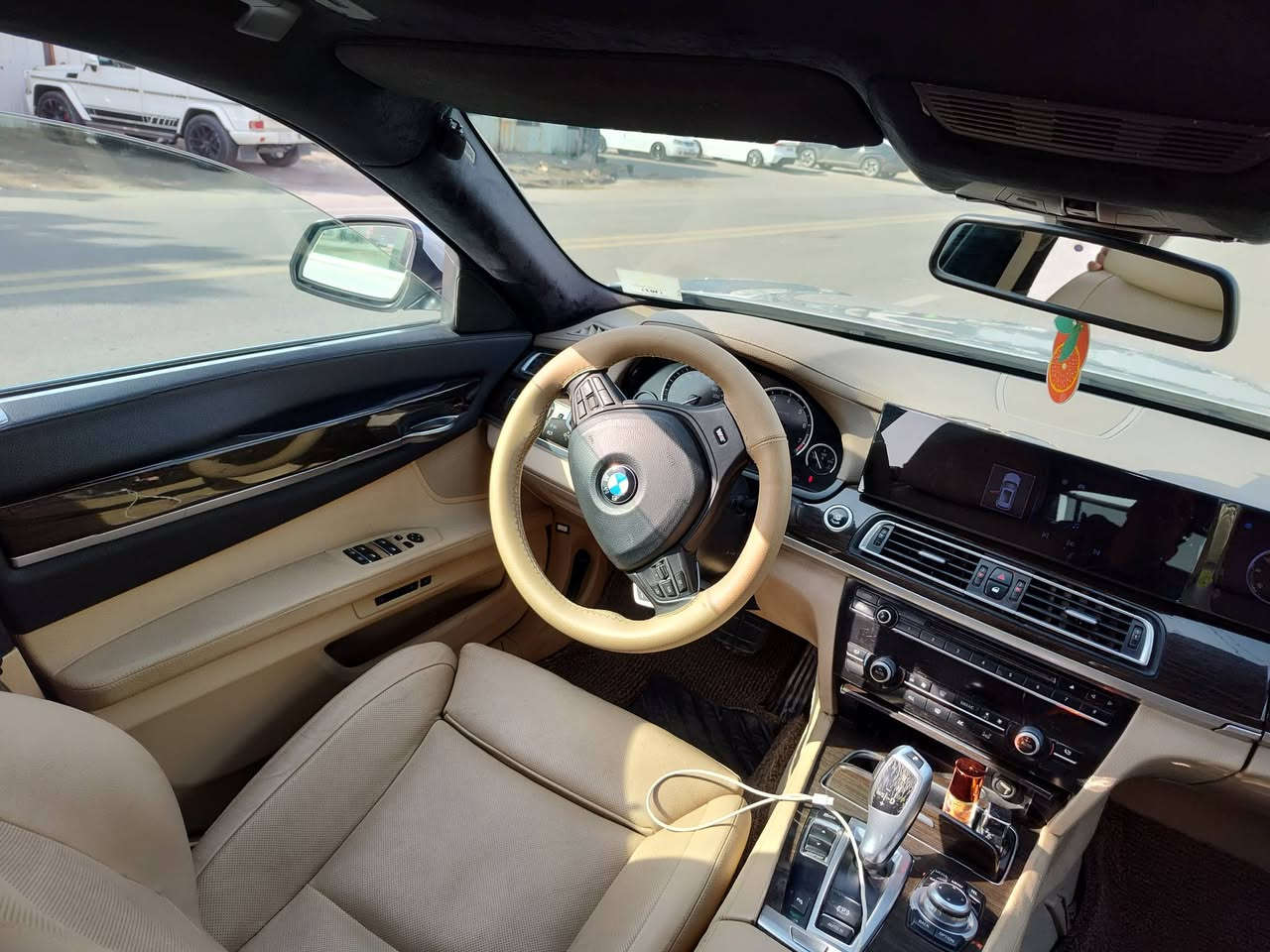 BMW F02 2013. 730   N52
-------------------------------------
#السعر : 180 $    💵 سياره حيل جديده
‏
#رقم الهاتف :***********

#رقم السيارة : بغداد

ماشيه 160

#مكان السيارة : بغداد حي اور
-------------------------------------
السلام عليكم 
للبيع فقط 
 لارج باب طويل  وارد خليجي    مكفولة كفالة عامة بس صبغ قطعتين اثر شخوط وبيه طخه واضحه بل صوره  حالين   (بسمي) تحويل مباشر
سيارة فول مواصفات 
 بصمة

محرك 6 سلندر تنفس طبيعي مكفولات ‌
_تبريد شغال ثلج ❄️ قطعتين‌
_سلايت 
_مراية داخلية+جانبة عاكسة 🔍
_تحكم ستيرن ⚔️
 +ذاكرة خزن 3 وضعيات
_بردات جانبية✨وخلفية 
-شاشة اعطال والاوبشنات خاصة بلسيارة لغة عربية 
 
-انارة ترحيب 🔦

-دبل ايرباك 
-ويلكب حجم 20 بلادي  +تخم تاير جديد
-نضام تعليق هواء جوبلسات
-صدر امامي خلفي جديد
-زراك لايت⚔️
-لدات خارجية بل ابواب
-سستم صوت BOSS بلادي 🔊
-تبريد خلفي شاشة 

-حساسات  خلفية + -لايت داينمك متحرك زنون 
-ستيرن كهرباء مع خزن ذاكرة

السيارة  جديد بدون اي نقص  مملعوب بيهة ولامبدل بيهة اي شي جديدة واحلة من الصور ❤️
-------------------------------------
