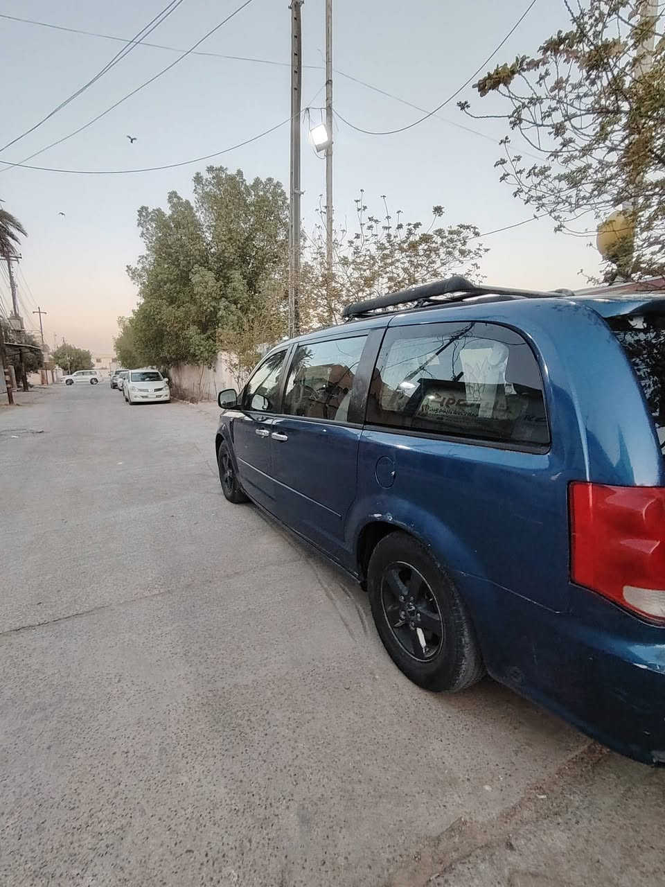 السلام عليكم 
دوج گراند كرفان 2011
فول كهرباء بيبان وجنطة شفط وتشغيل عن بعد 
مكينة 3600
تبريد 3 قطع 
منظومة غاز 60 لتر
ضربتها جاملغ وباب عكس السايق +ضرر بالقمارة
مصبوغة عام
مكينه وگير وتبريد كفالة
رقم بغداد دولي تحويل مباشر  
السعر 108 وبيها مجال قليل (سعرها مال موديل 2008)
(المكفولات والنظيفات ب 130 وفوك) 
مكانها حلة
موجود خاص او تلفون
*********** بي واتساب
