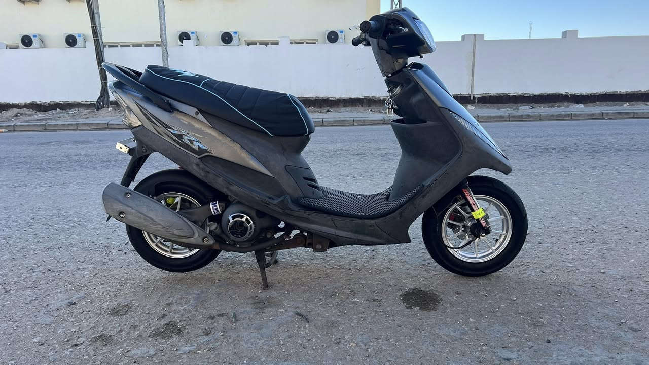 ماكس عدله  مديل 2006صارله شهر من طالعه من حاويه دراجه ملاح  ابيعلك ويل بلادي هذا مو وياهه فاتحه من دراجه 
بمليون بيه مجال قليل *********** مكاني النجف
