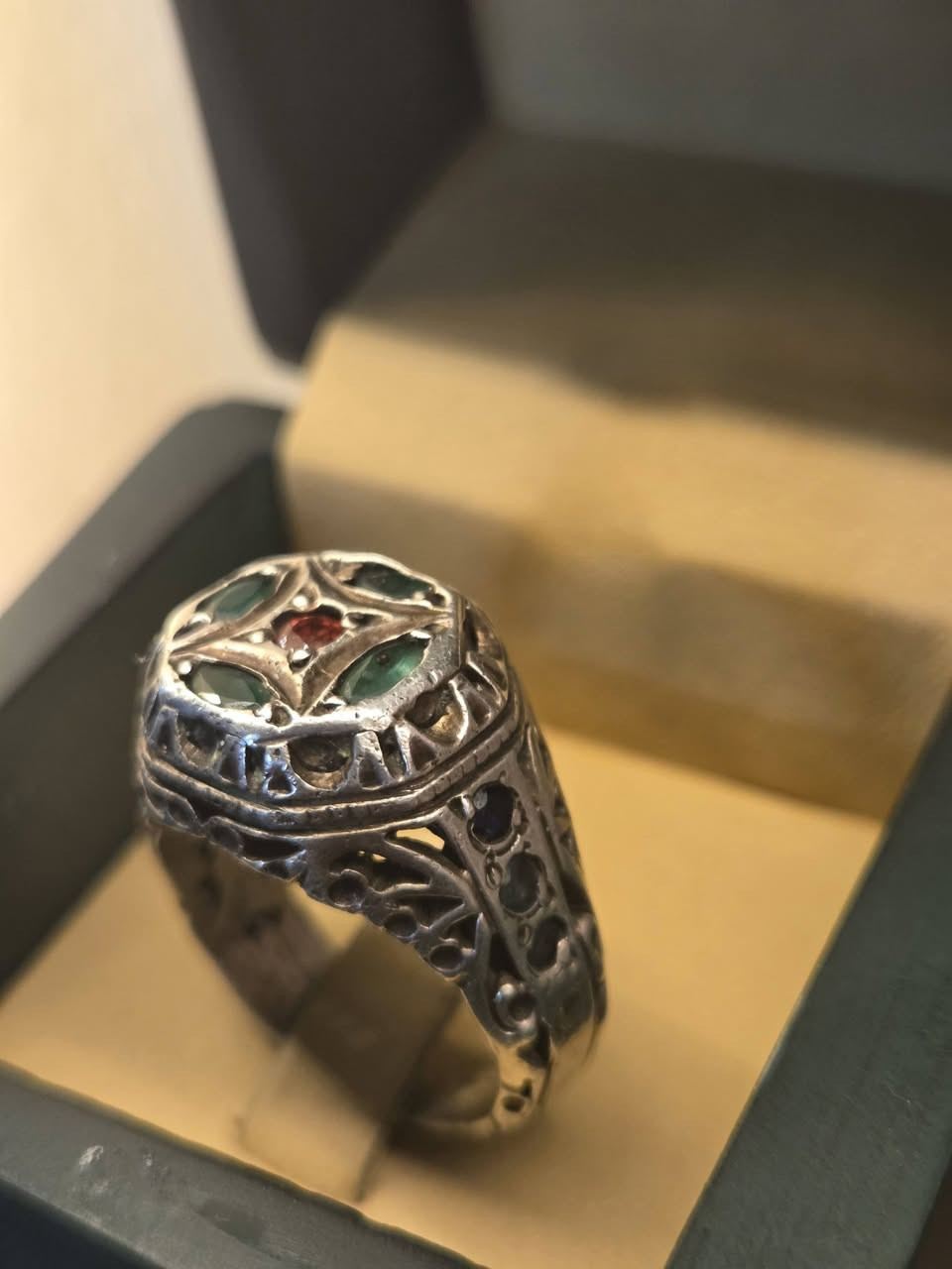 خاتم واحجار رهيبه ويه اتصال ***********
