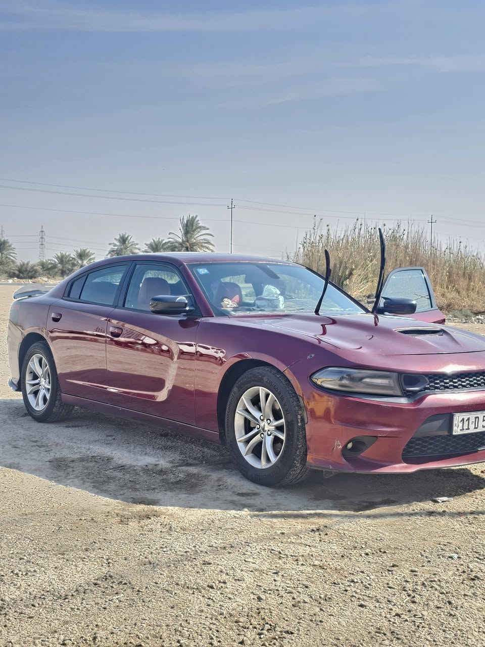 سلام عليكم جارجر للبيع سياره موديل 21 حادثه صفحه وبيها طخات بسيطه صور الحادث موجوده والسونار موجود سياره محدثه srt دعاميه خلفيه وايد بدي كشنات حضن مال سكات السياره جاهزه لل اخير حداديه جديده السعر200 وبيها مجال مكاني ذي قار قضاء النصر بسيط شراي اتصل وبخدمتك ***********
