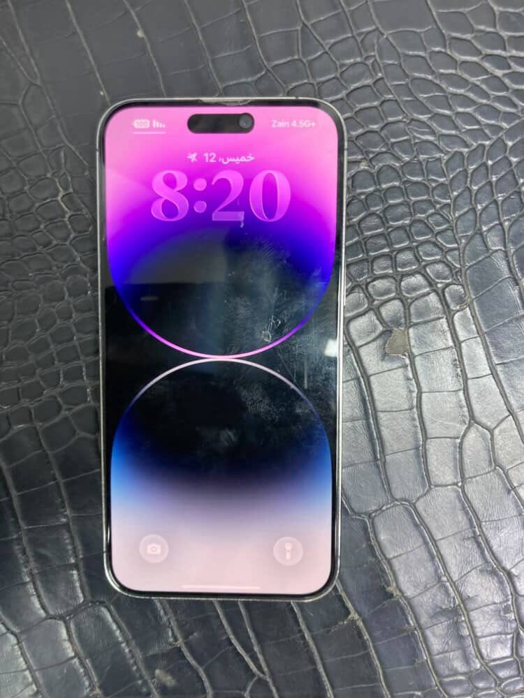 سلام عليكم ايفون 14 برو ماكس 
للبيع او مراوس بايفون 15 برو ماكس وانطي فرق
ذاكره واحد تيرا
بطاريه 90
نضافه 100‎%
السعر 950 وبي مجال 
واتساب ***********
