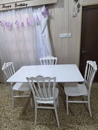 ميز طعام • استعمال قليل • حجم كبير ٢٠٠